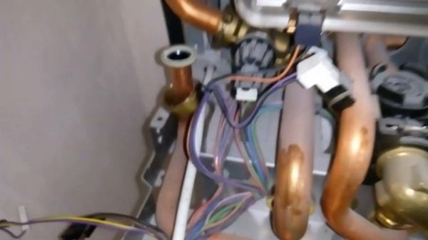 Газовый котёл Vaillant turbotec 5/5 ошибка f28