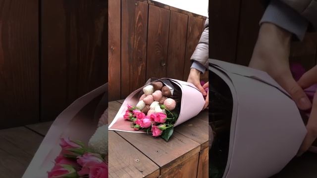 Букет цветов? или Букет клубники в шоколаде? Зачем выбирать, если вместе это идеальный подарок??? смотреть онлайн