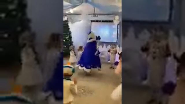 Дед мороз танцует под песню Полицай????? смотреть онлайн