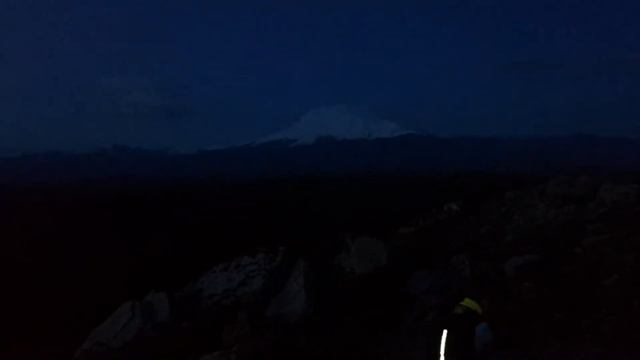 Ночью в горах у подножия Малого Бермамыта смотреть онлайн