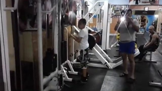 VLOG ТРЕНИРОВКА! С папой #НАДО_ПОДКАЧАТЬСЯ смотреть онлайн