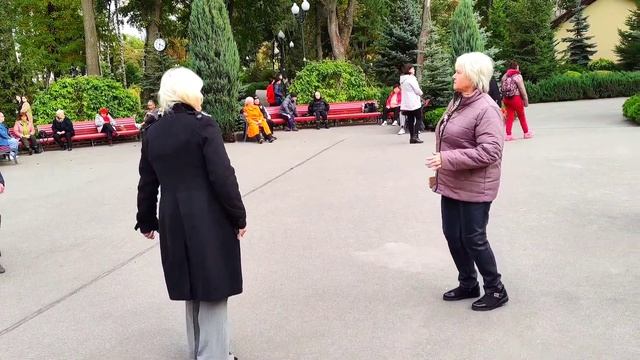 Ведь я люблю? тебя одну Танцы???в парке ?️Горького Октябрь 2021? смотреть онлайн