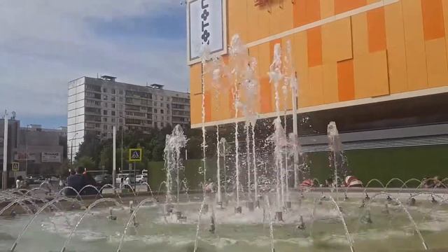Светодиодный фонтан рядом с т/ц Колумбус у м.Пражская г.Москва смотреть онлайн