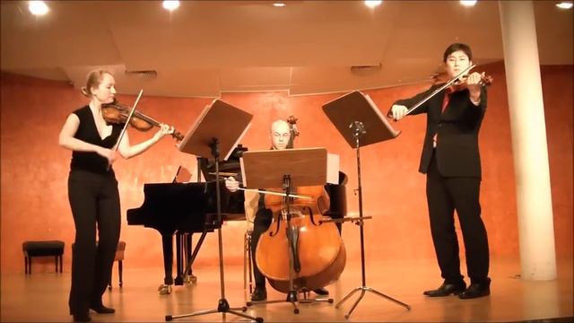 Vanhal Divertimento in G for Violin, Viola and Double Bass смотреть онлайн