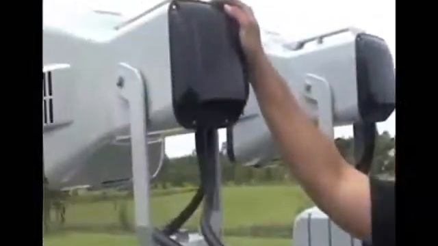 Инсталляция плазменного освещения на поле для гольфа смотреть онлайн