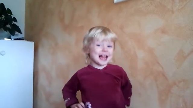 "Муха-Цокотуха" Алиса (2.5 года) смотреть онлайн