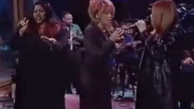 Whitney Houston - Heartbreak Hotel (ft. Faith Evans & Kelly Price) смотреть онлайн