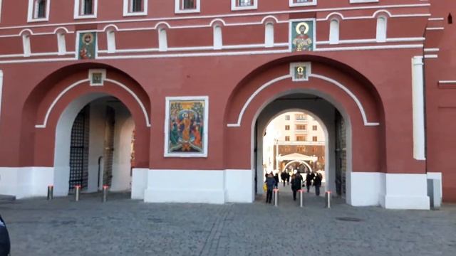 Воскресенские ворота перед Красной площадью смотреть онлайн