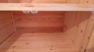 Отделка балкона и жалюзийный шкаф с ящиком внутри...