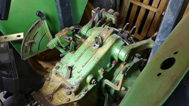 How to remove your John Deere 2030 Hydraulic Lift Cover смотреть онлайн