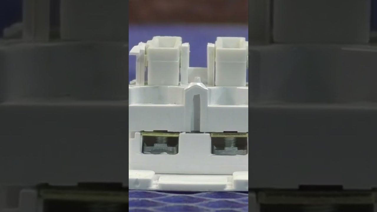 Секрет опытных электриков. Как легко и надёжно подсоединить провод к розетке смотреть онлайн