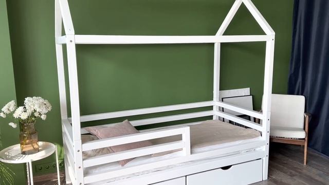 Кровать-домик "Карлсон" из массива сосны со съемной крышей с ящиками смотреть онлайн