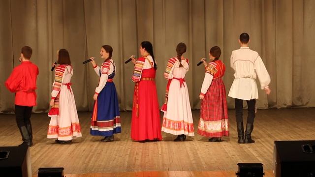 Народный фольклорный молодежный ансамбль "Дубравушка" - рнп "Как по горкам по горам" смотреть онлайн