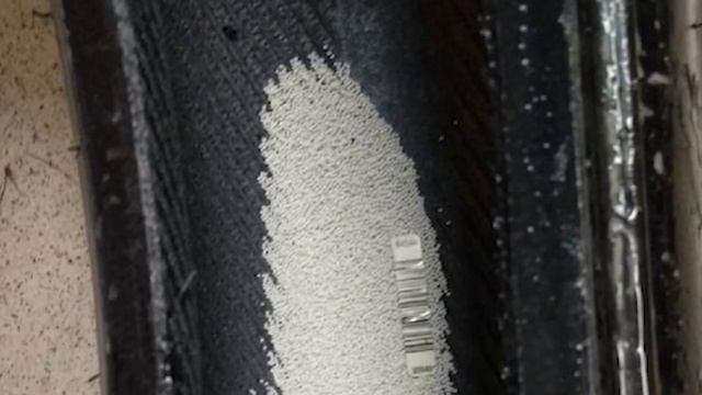 Зачем дальнобойщики добавляют гранулы в колеса? Как это работает? смотреть онлайн