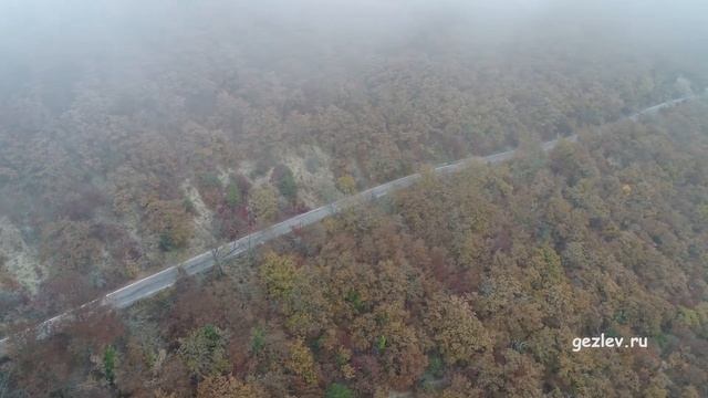 Памятник Байдарские ворота на горном перевале над Форосом, Крым. смотреть онлайн