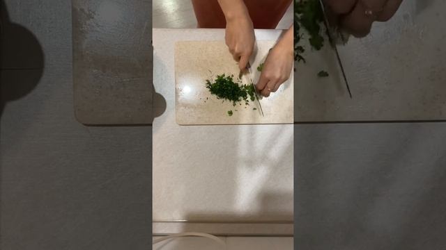 Паста с креветками в сливочном-соусе. смотреть онлайн