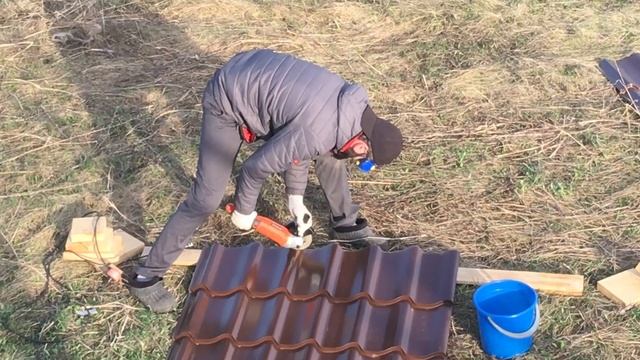 часть 12. Теплый пристрой. Монтаж металлочерепицы. смотреть онлайн