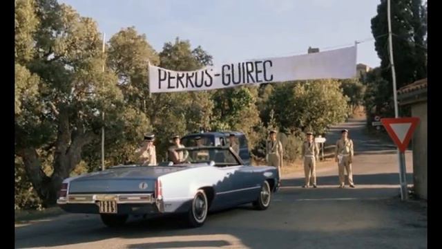 LE GENDARME ET LET EXTRATERRESTRES (1979)