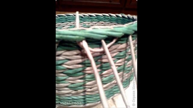 Плетение из газет. Как сделать загибку. Мастер-класс. смотреть онлайн