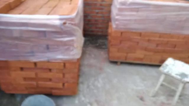 Кладка кирпича почти окончена