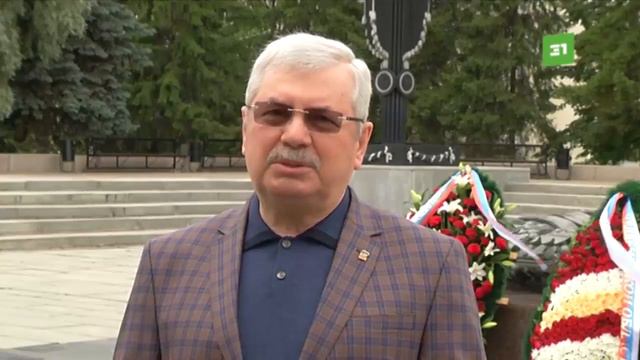 В День скорби челябинцы возложили цветы к Вечному огню смотреть онлайн