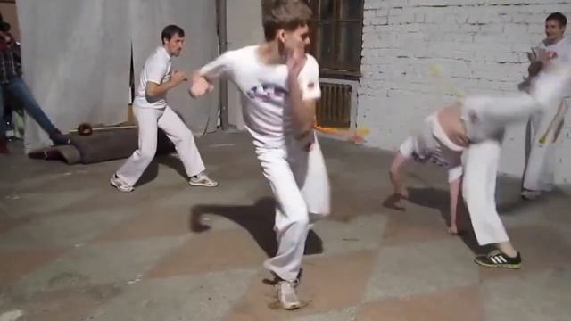 ABADÁ-Capoeira. Наше выступление Capoeira под Новый Год у AIESEC смотреть онлайн