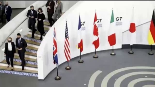 ВВП России может уменьшится на 12% в 2022 году? Говорит БЛУМБЕРГ! смотреть онлайн