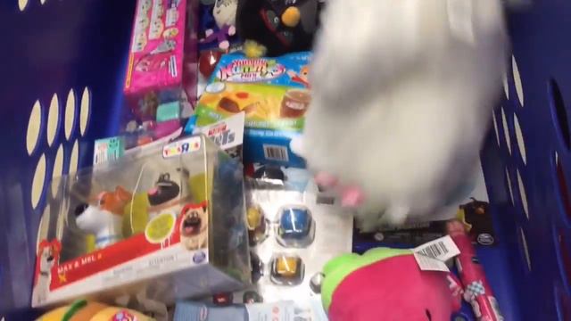 TOY HUNT at TOYSRUS & WALMART! Shopkins Season 5! The Angry Birds Movie! The Secret Life o смотреть онлайн