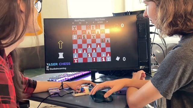 Teaching my friends to play chess using tazers смотреть онлайн