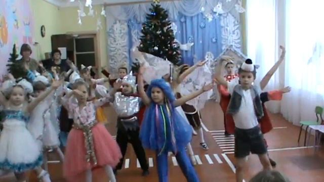 ВХОД НА НОВОГОДНИЙ ПРАЗДНИК смотреть онлайн