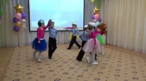 Танец «Ленточки-бескозырки»