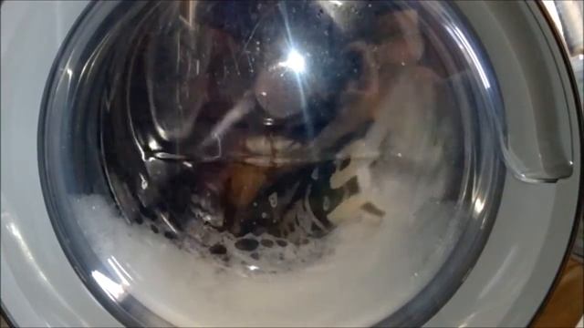 Lava e seca Electrolux Intuitive 9 kg (LSI09) - Lavando assentos de cadeira смотреть онлайн