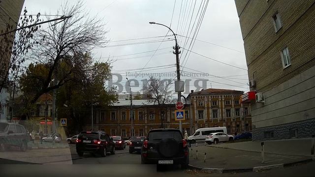 Кортеж губернатора нарушает ПДД смотреть онлайн