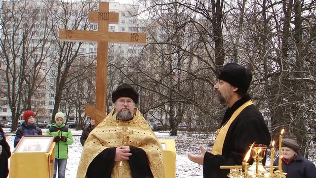 Установка креста 13 декабря 2015 года в храме на Перовской. смотреть онлайн