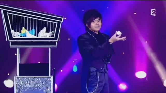 Jaehoon Lim -2011 Le Plus Grand Cabaret Du Monde. 마술사 임재훈 프랑스 방송 비둘기 마술. смотреть онлайн