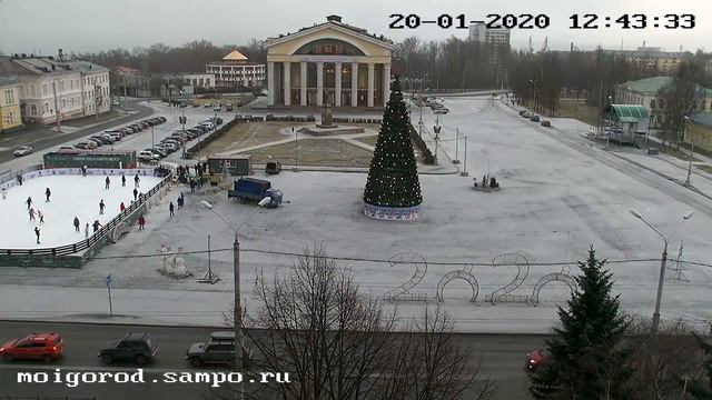 Новогодняя конструкция упала на людей в Петрозаводске смотреть онлайн