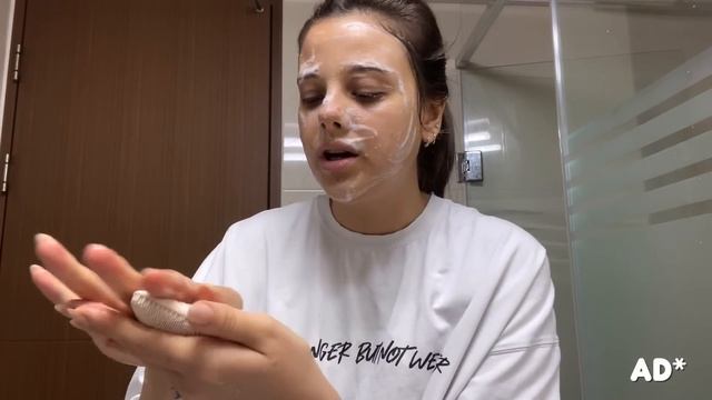 РАСПАКОВКА ПОСЫЛКИ ОТ РОДНЫХ ИЗ РОССИИ! ПРИМЕРКА ОДЕЖДЫ/ СОБИРАЮ ЧЕМОДАНЫ В ЯПОНИЮ! МЫ УЛЕТАЕМ! смотреть онлайн