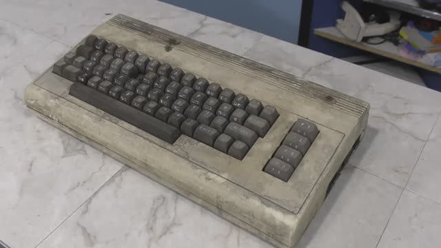 The 8-bit Guy. Restoration - The Worst VIC-20 I've ever seen - Part 1