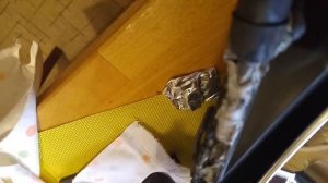 Удаление герметика с фары