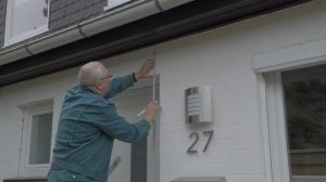 Монтаж козырька над входной дверью