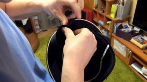 Как вставить ленту и прицепить какарду к бескозырке