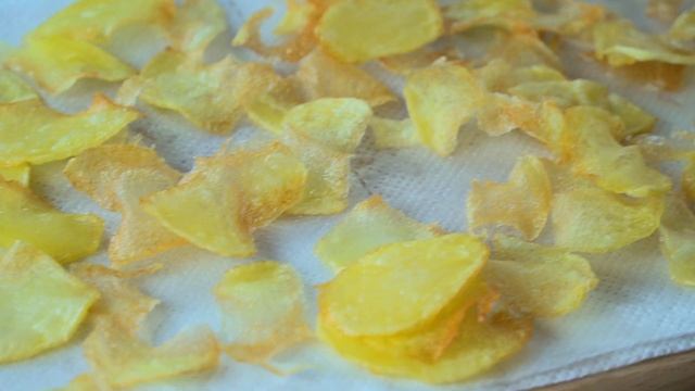 Постоянно так делаю под Кино Чипсы получаются хрустящие и вкусные смотреть онлайн