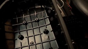 Captiva C100. Устраняем скрип подлокотника. Как разобрать подлокотник.