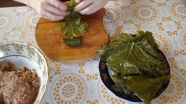 САМОЕ ПРОСТОЕ ПРИГОТОВЛЕНИЕ ДОЛМЫ ИЗ ВИНОГРАДНЫХ ЛИСТЬЕВ смотреть онлайн