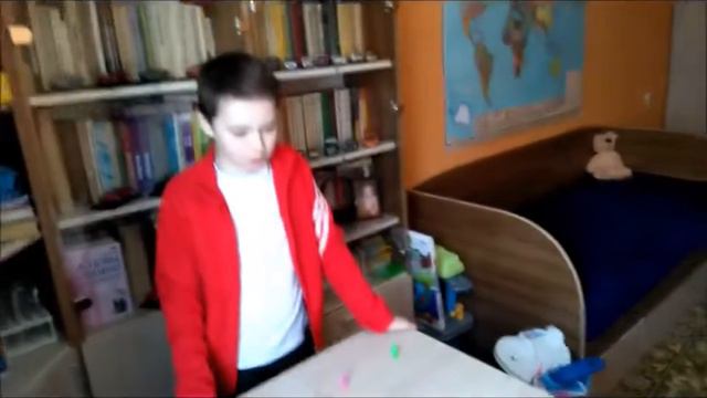 Хоккей на столе. Бонсти-, девочки против бонсти-мальчиков смотреть онлайн