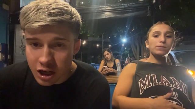 Les SACAN una FOTO del FONDO смотреть онлайн