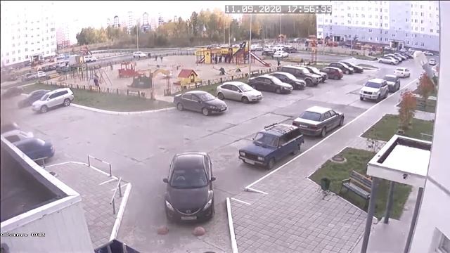 Нижневартовск...Парень на детской площадке кидая камни разбили стекло на автомобиле 17:56:37 смотреть онлайн