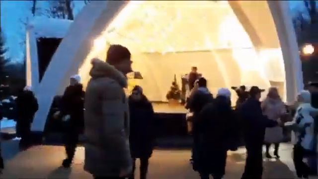 НРАВИТСЯ СО МНОЙ ТЕБЕ!ТАНЦЫ В ПАРКЕ ГОРЬКОГО ФЕВРАЛЬ 2022 смотреть онлайн