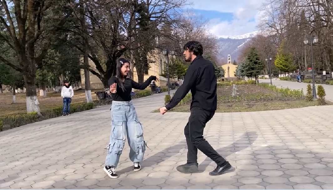 Ва Марьяна Лезгинка 2024 Девушки Танцуют Чеченская Песня Va Maryanna Lezginka Dance ALISHKA Zaqatala смотреть онлайн