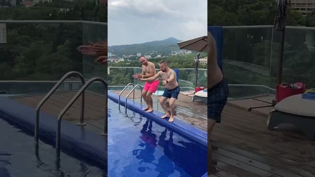 Жесткий пранк в бассейне / Baz Tiktok (Тикток) смотреть онлайн